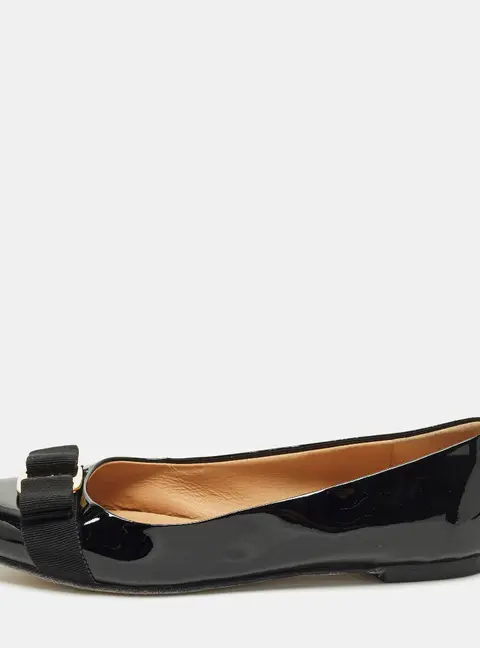 Salvatore Ferragamo Vara Bow Size 37 Black Patent Leather Ballet Flats