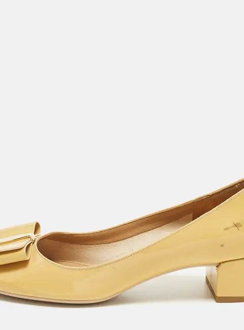 Salvatore Ferragamo Bow Size 38 Beige Patent Leather Block Heel Pumps