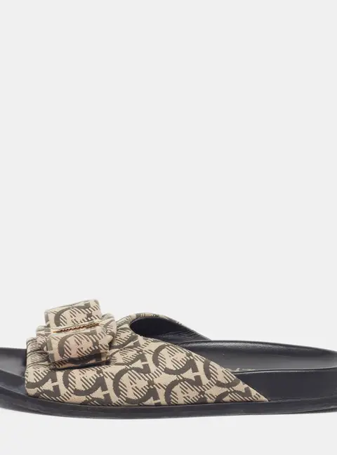 Salvatore Ferragamo Vara Bow Size 37 Beige/Grey Canvas Flat Slide