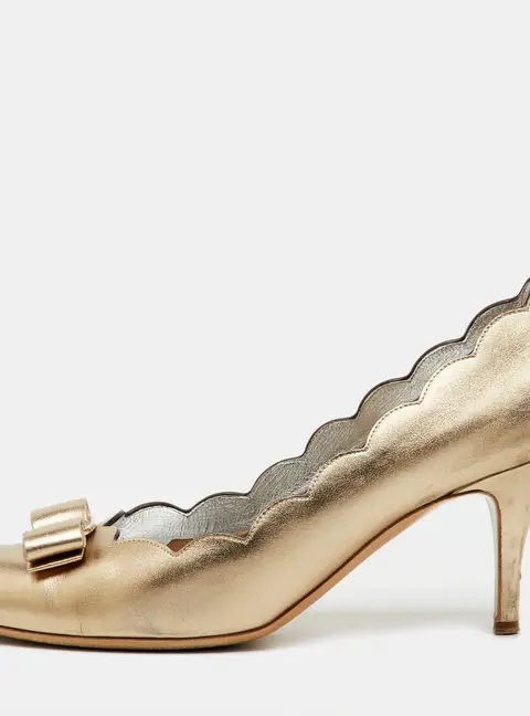 Salvatore Ferragamo Metallic Gold Leather Carla Vara Bow Pumps Size 40
