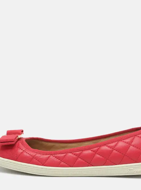 Salvatore Ferragamo Varina Size 39.5 Red Quilted Patent and Leather Ballet Flats