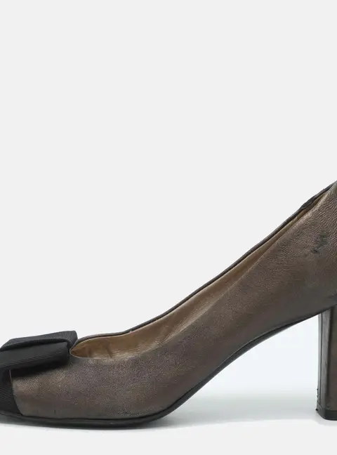 Salvatore Ferragamo Size 38.5 Grey/Black Fabric and Leather Block Heel Pumps