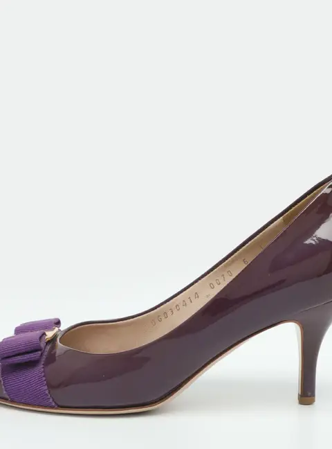 Salvatore Ferragamo Vara Bow Size 36.5 Purple Patent Leather Pumps