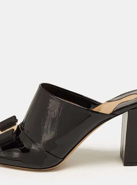Salvatore Ferragamo Black Patent Leather Vara Bow Slide Sandals Size 40