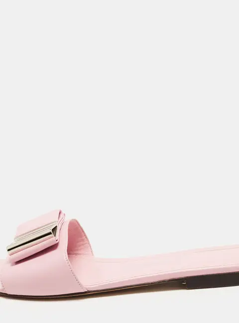 Salvatore Ferragamo Lyana Size 38.5 Pink Leather Flat Slides