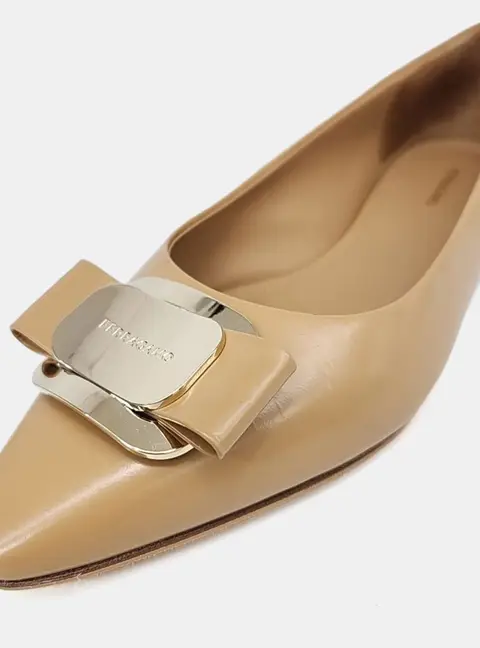 Salvatore Ferragamo Beige Leather Flat Shoes EU 38