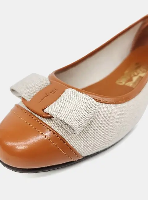 Salvatore Ferragamo Vara Beige/Brown Flat Shoes EU 38