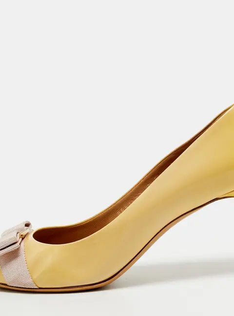 Salvatore Ferragamo Vara Bow Size 40 Yellow Leather Peep Toe Pumps
