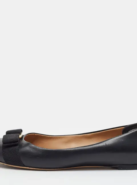 Salvatore Ferragamo Varina Size 38 Black Leather Ballet Flats