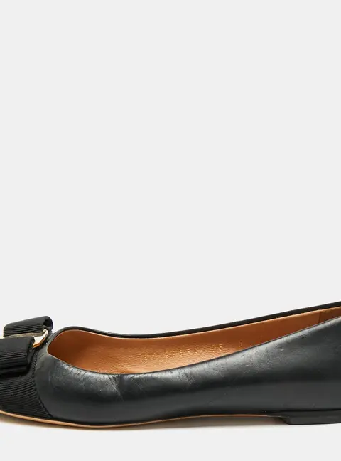 Salvatore Ferragamo Varina Size 35.5 Black Leather Ballet Flats