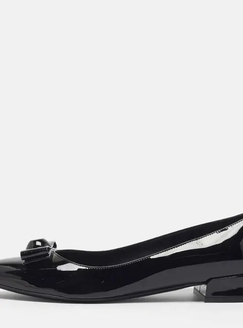 Salvatore Ferragamo Vara Bow Size 40 Black Patent Leather Ballet Flats