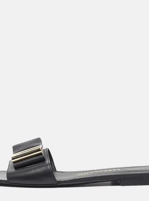 Salvatore Ferragamo Lyana Size 38 Black Leather Flat Slides
