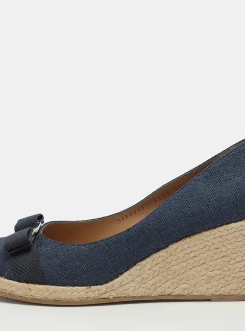 Salvatore Ferragamo Darly Vara Bow Size 40.5 Navy Blue Canvas Wedge Pumps