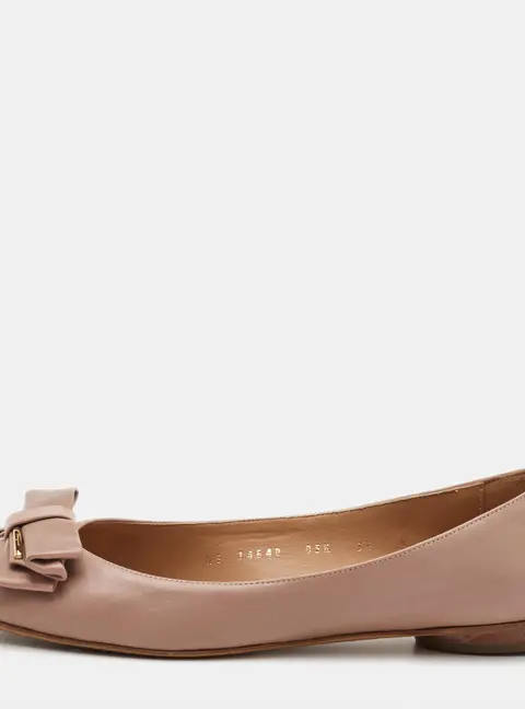 Salvatore Ferragamo Rolina Size 40 Beige Leather Ballet Flats