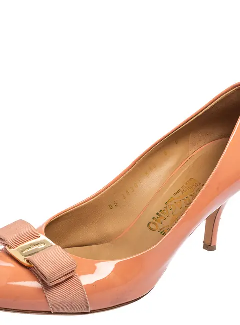 Salvatore Ferragamo Pink Patent Leather Pimpa Vara Bow Pumps Size 38.5