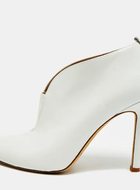 SJP Sarah Jessica Parker Size 37.5 White Leather Ankle Length Boots