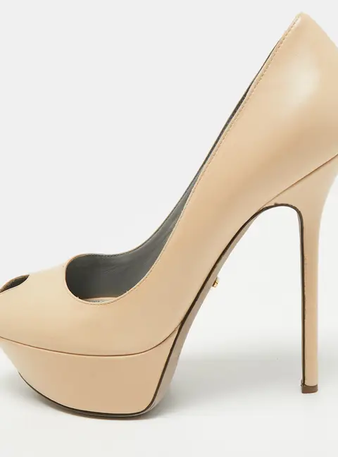 Sergio Rossi Size 38 Cream Leather Platform Pumps