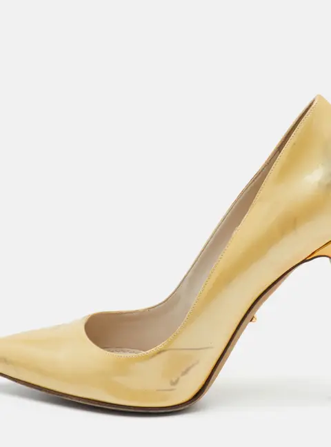 Sergio Rossi Godiva Size 36 Cream Patent Leather Pointed Toe Pumps