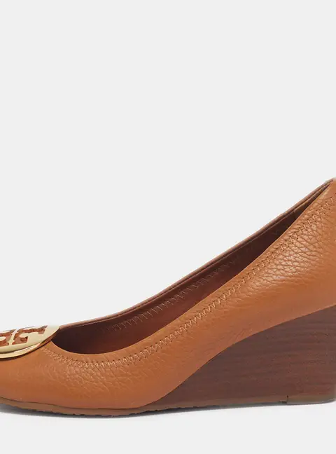 Tory Burch Sally Size 35 Tan Leather Wedge Pumps