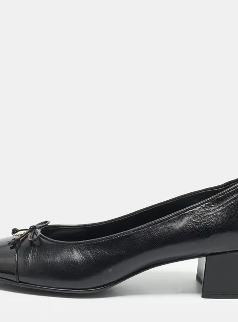 Tory Burch Laila Size 40 Black Leather and Patent Bow Cap Toe Block Heel Pumps