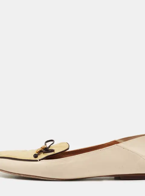 Tory Burch Beige/Cream Leather and Ostrich Embossed Charm Loafers Size 40