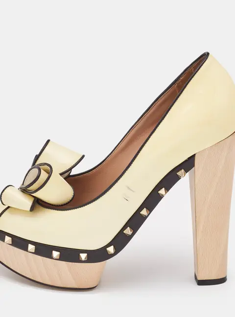 Valentino Cream/Black Patent Leather Wooden Platform Rockstud Pumps Size 39