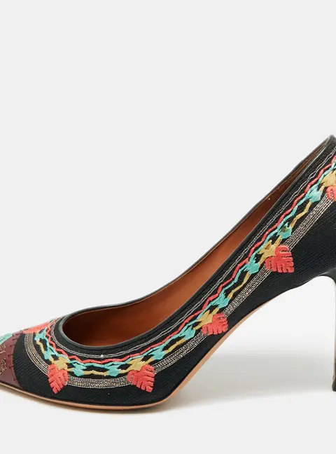 Valentino  Size 40 Black Canvas and Leather Kilim Embroidered Pumps