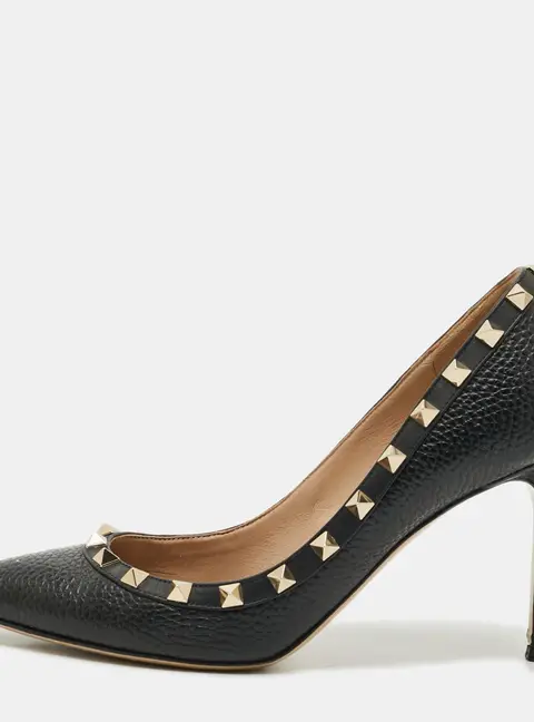 Valentino Rockstud Size 38 Black Grained Leather Pointed Toe Pumps