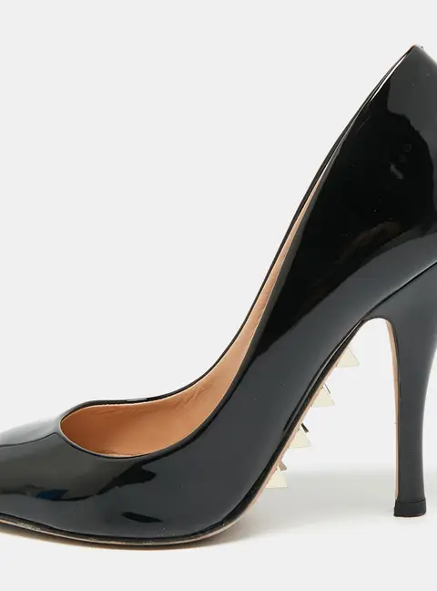 Valentino Rockstud Size 36 Black Patent Leather Round Toe Pumps