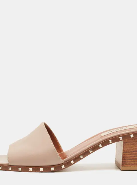 Valentino Soul Rockstud Size 39 Beige Leather Slide Sandals