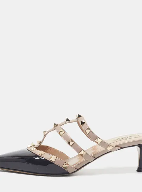 Valentino Rockstud Size 38 Black/Beige Leather and Patent Leather Slide Sandals