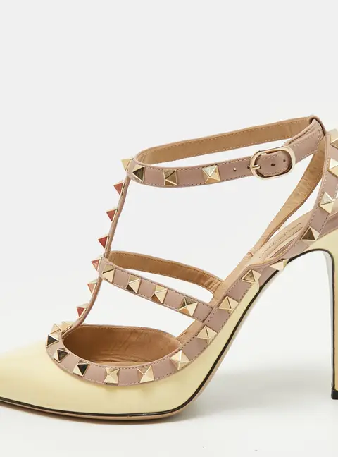 Valentino Rockstud Size 40.5 Cream/Beige Leather and Patent Leather Pumps