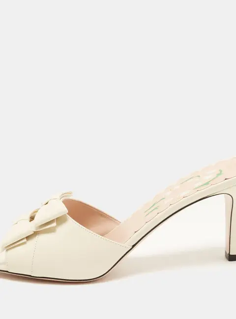 Valentino Bowow Size 40.5 Off White Leather Slide Sandals