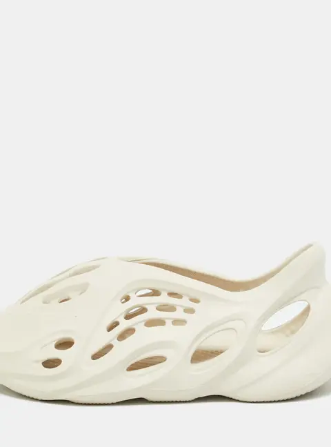 Yeezy x Adidas Foam RNR Sand Size 40.5 Off White Rubber Slip On Sneakers
