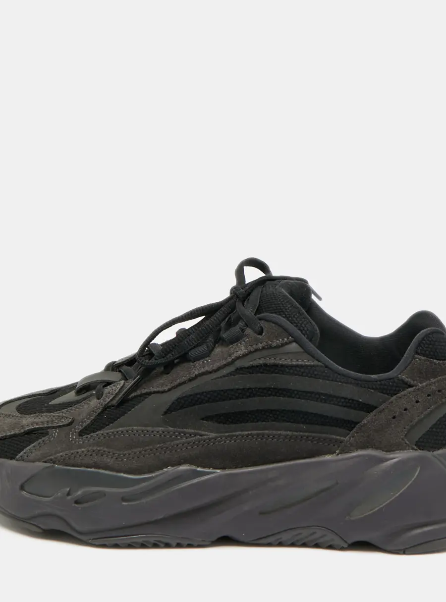 Yeezy x Adidas Boost 700 V2 Size 44 Black Knit Fabric and Suede Vanta Low Top Sneakers