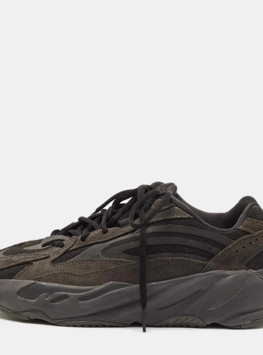 Yeezy x Adidas Boost 700 V2 Vanta Size 44 Black Canvas and Suede Low Top Sneakers