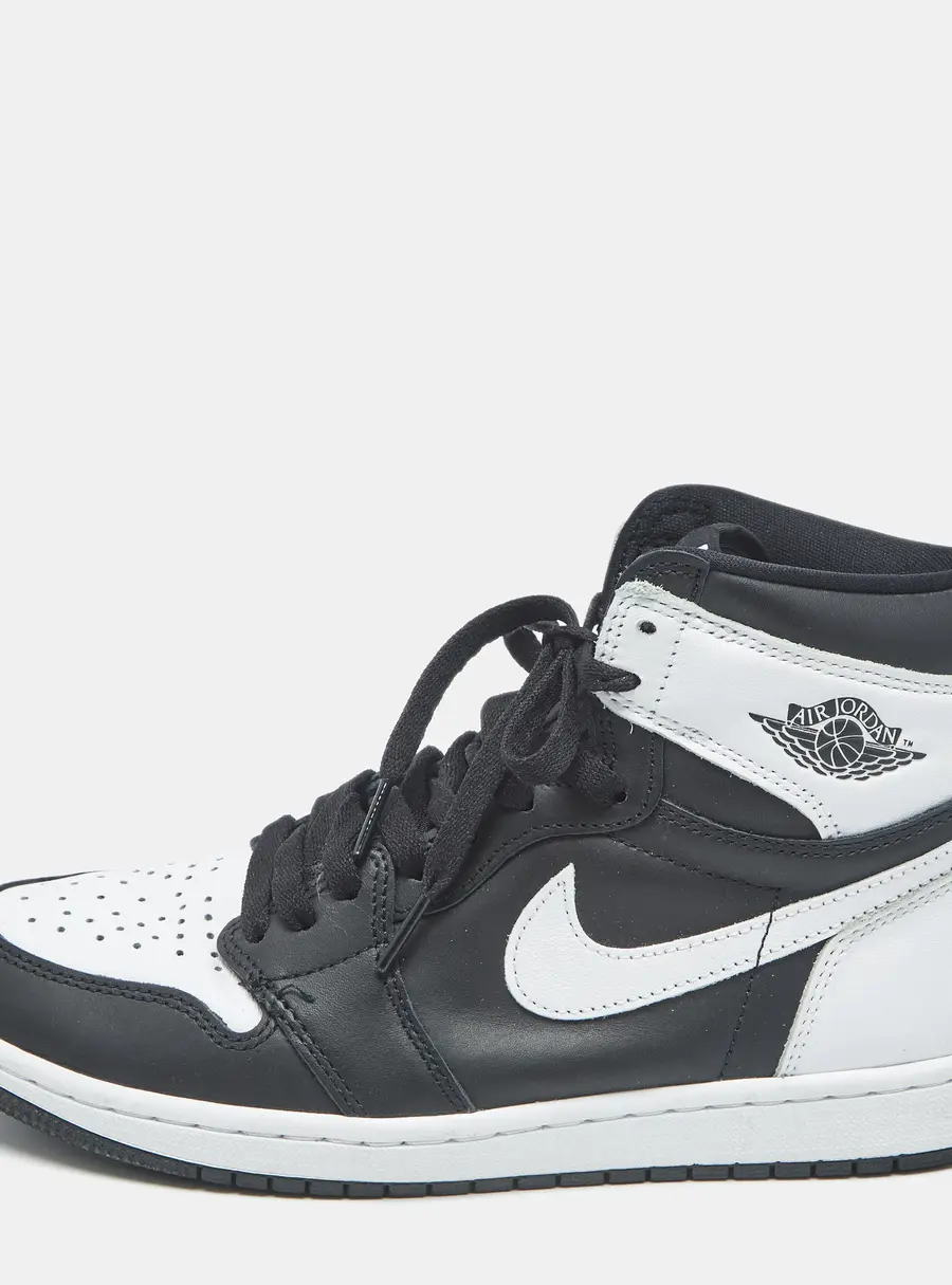 Air Jordans Black Leather Jordan 1 Retro High OG Black White Sneakers Size 41
