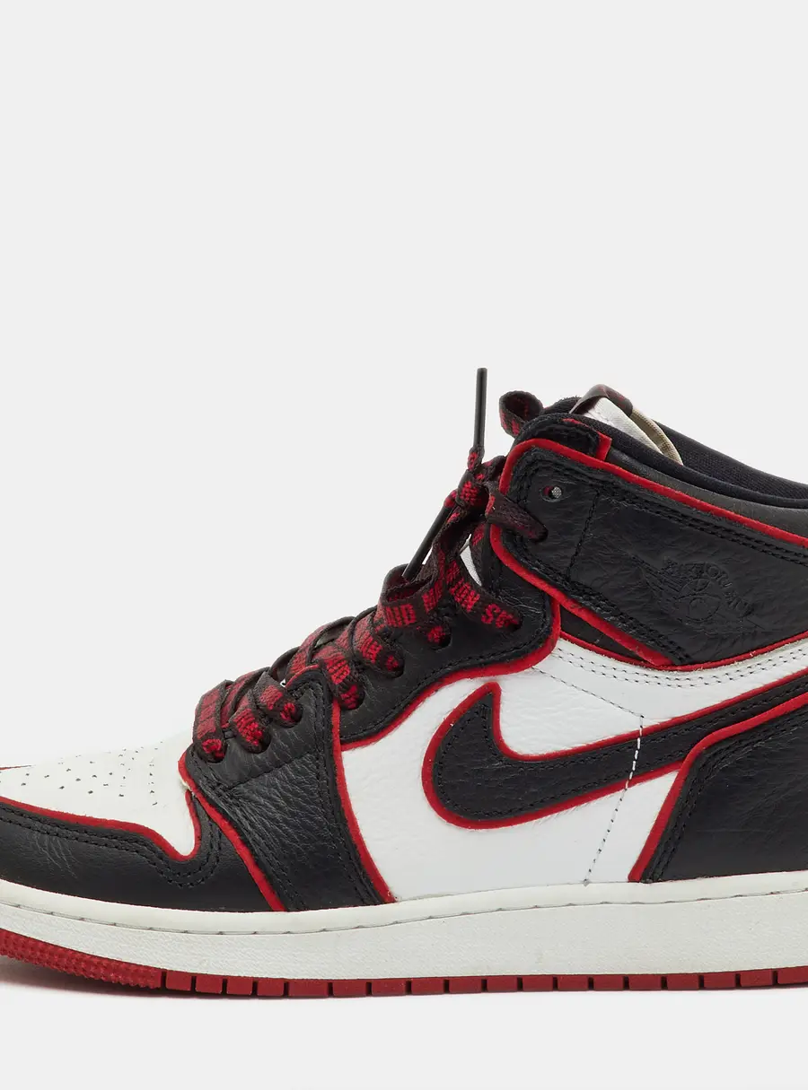 Air Jordans Black/White Leather Jordan 1 Retro High Bloodline Sneakers Size 37.5