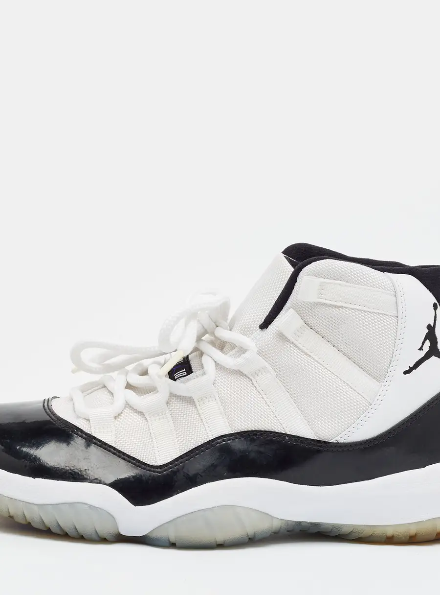 Air Jordan Jordan 11 Retro Concord Size 42.5 White/Black Canvas and Patent Leather High Top Sneakers