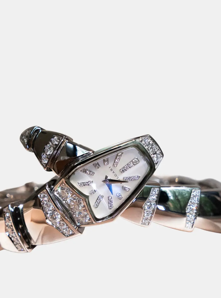 Bvlgari Serpenti Serpenti Jewelry 102366 Quartz White Mother -of -Pearl Dial 18k White Gold Diamond Women's Wristwatch 26mm