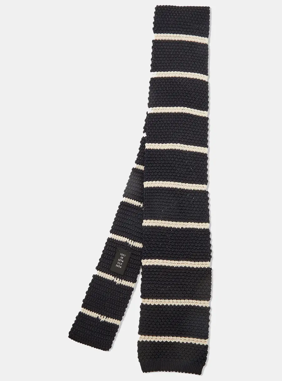 CH Carolina Herrera Navy Blue/Cream Striped Knit Silk Classic Tie