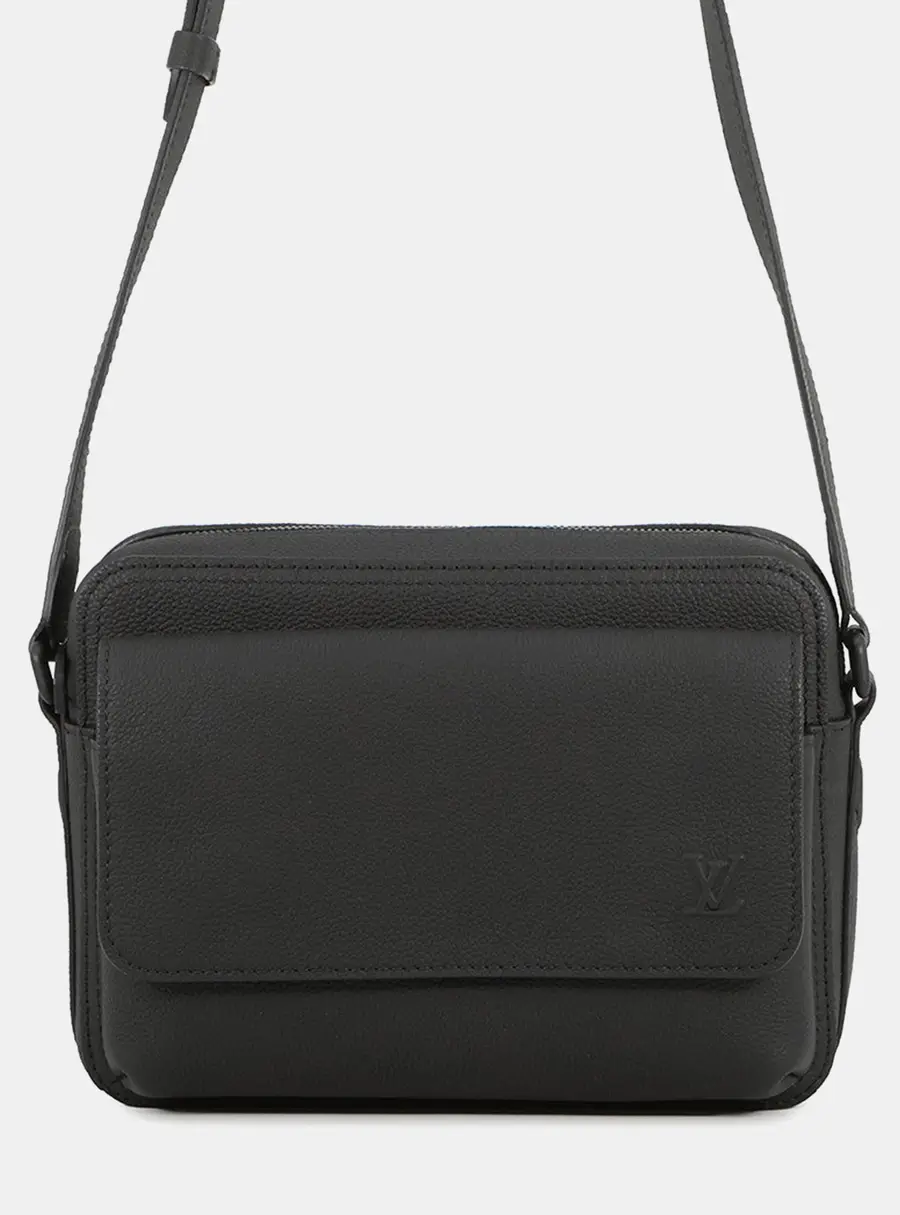 Louis Vuitton Boarding Messenger Black Waxy Calfskin Leather Crossbody Bag