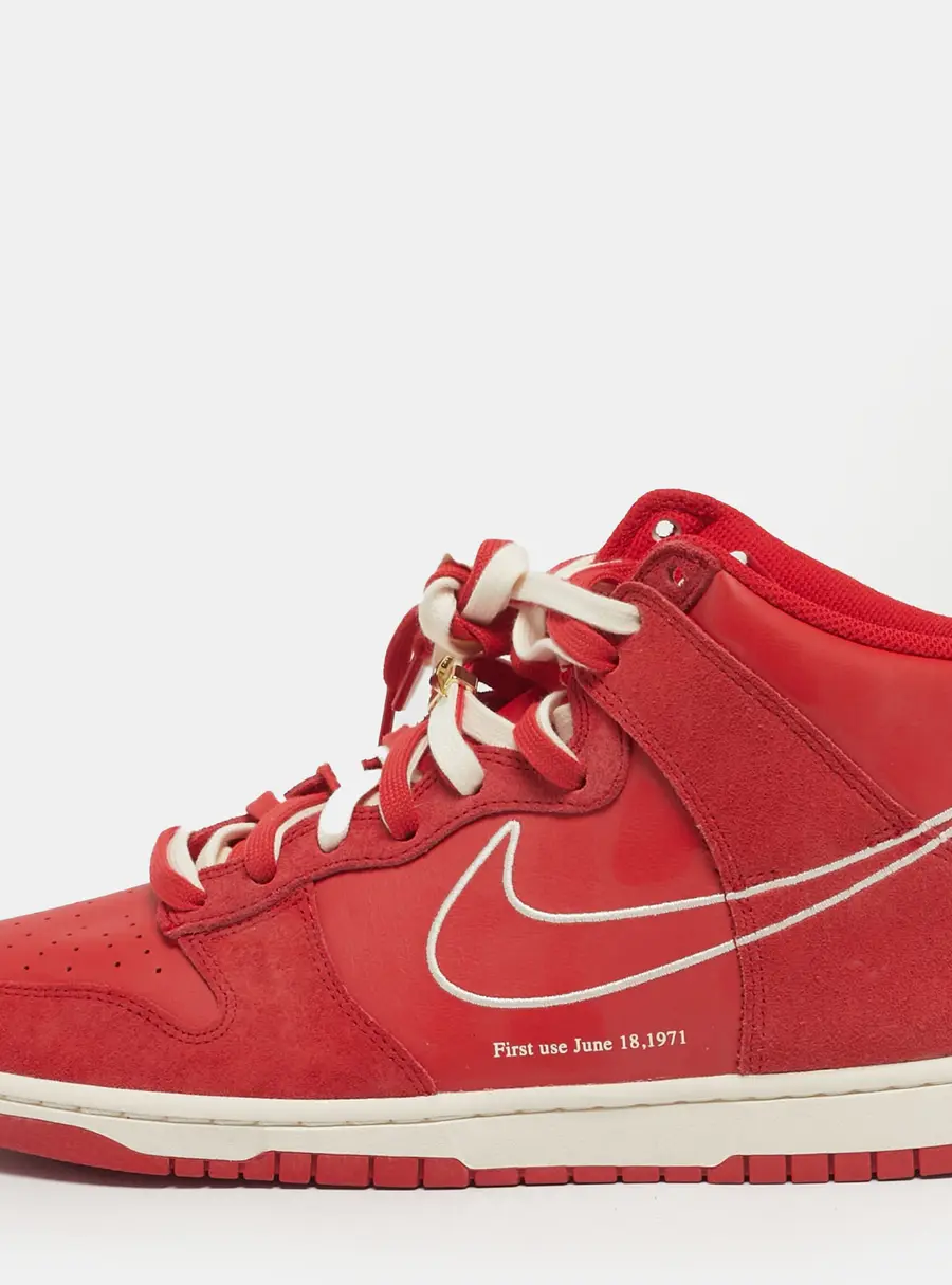 Nike Dunk High SE First Use Red Size 45 Red Leather and Suede High Top Sneakers
