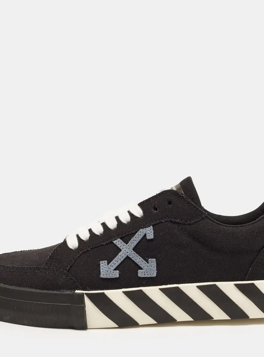 Off-White Vulcanised Size 41 Black Canvas Lace Up Sneakers