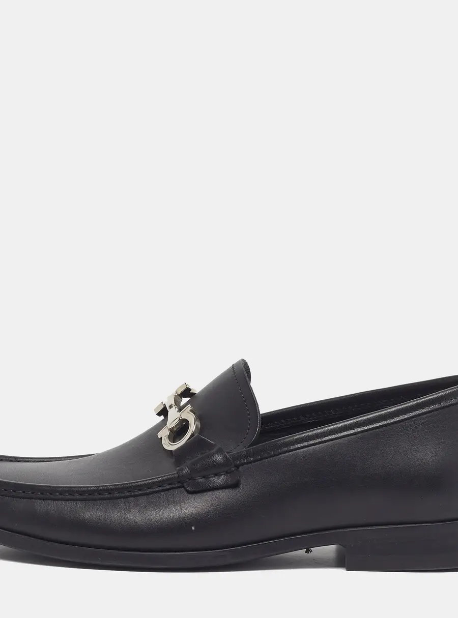 Salvatore Ferragamo Gancini Size 41 Black Leather Penny Loafers