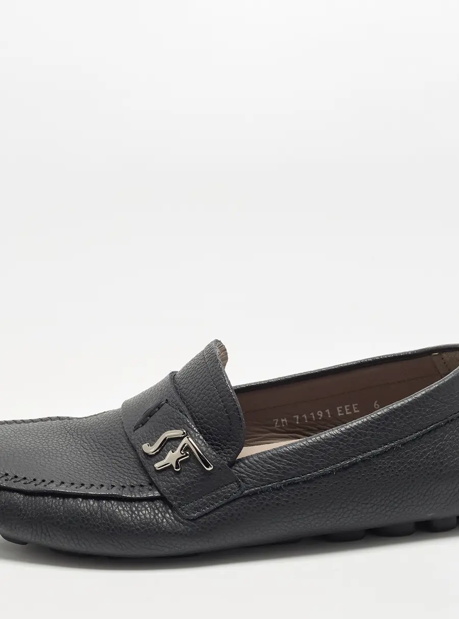 Salvatore Ferragamo Gancini Size 40 Black Leather Loafers