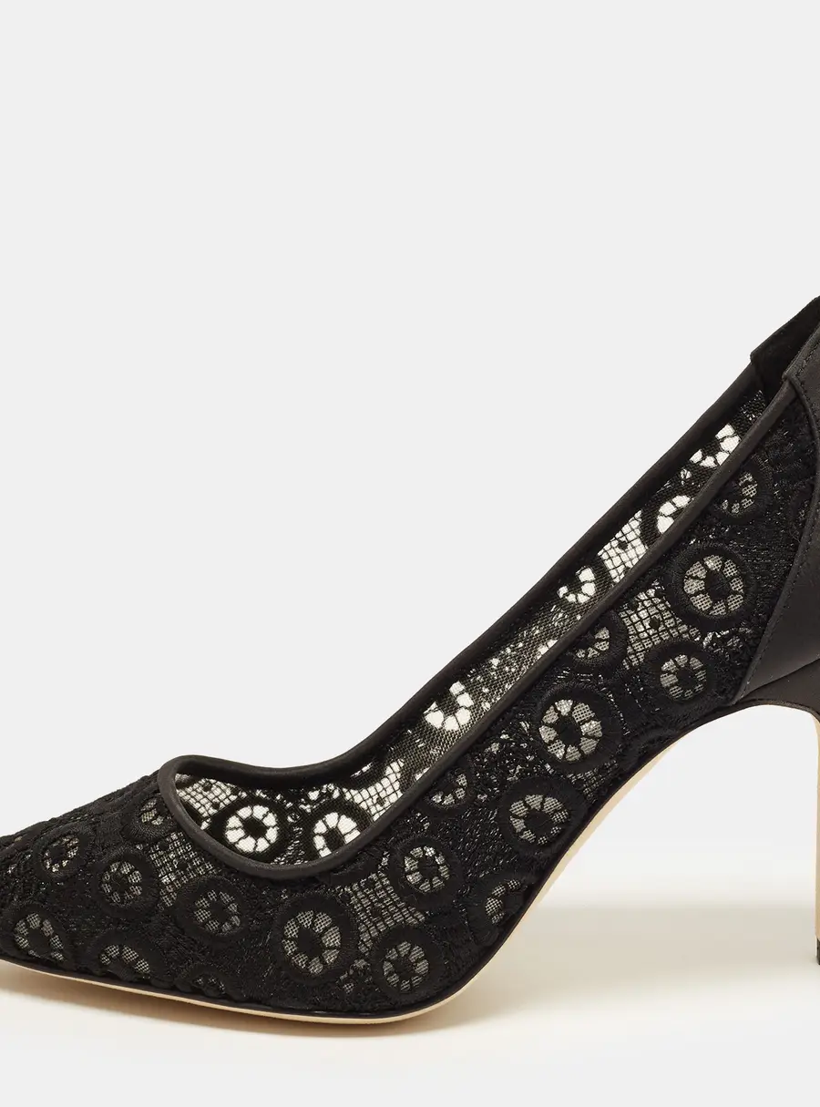 Manolo Blahnik Bbla Size 37 Black Lace and Fabric Pumps
