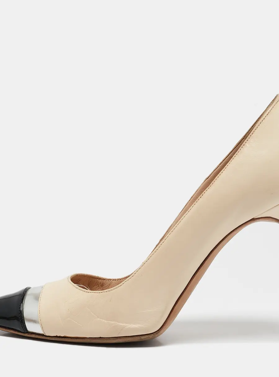 Manolo Blahnik Cream/Black Leather Pointed Toe Pumps Size 37