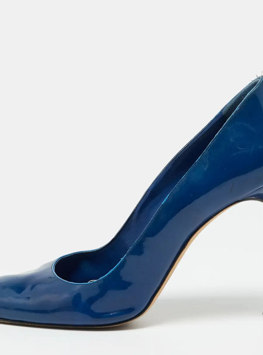 Manolo Blahnik Size 40.5 Blue Patent Leather Almond Toe Pumps