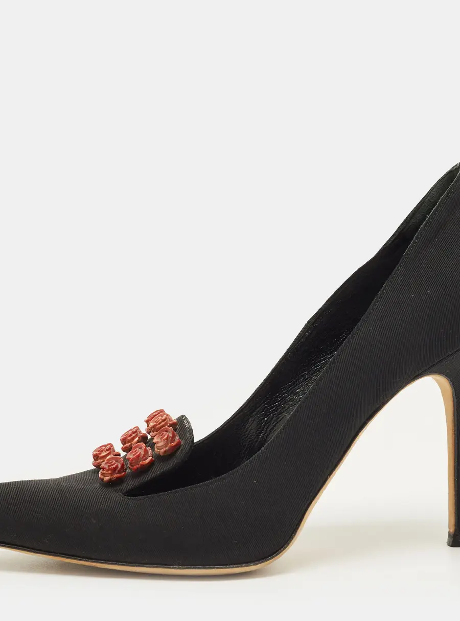 Manolo Blahnik Size 39 Black Canvas Rose Embellished Pumps